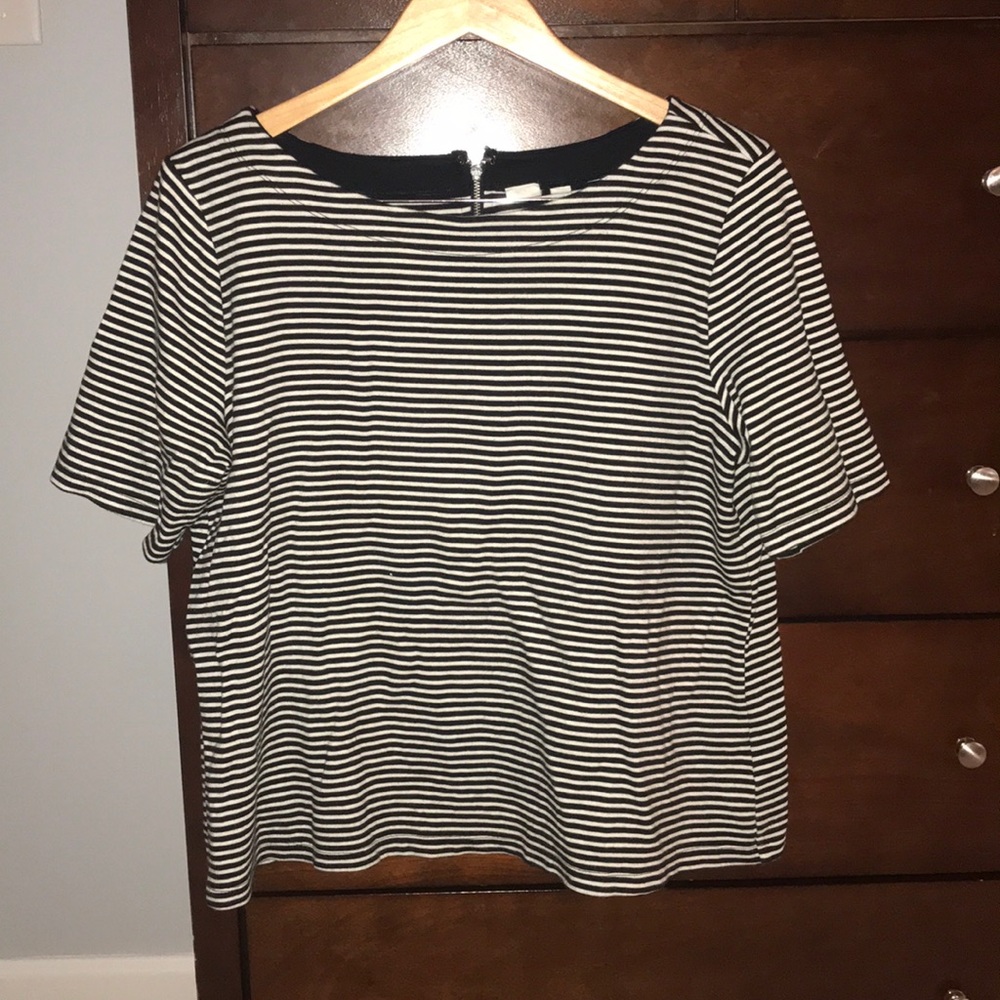 GAP Back Zipper T-shirt